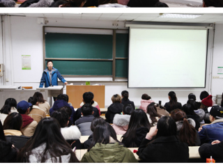 中央音乐学院陈荃有教授应邀来永利官网讲学