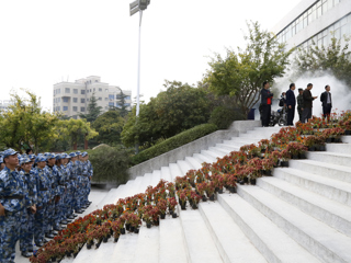 【军训进行时】：永利官网举办消防知识讲座和逃生避险疏散演练