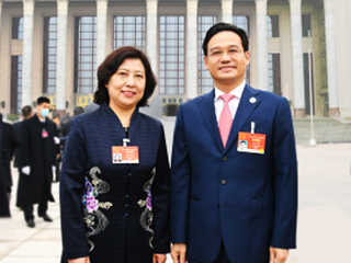 永利官网刘秀云、徐华勤两位校友参加“两会”