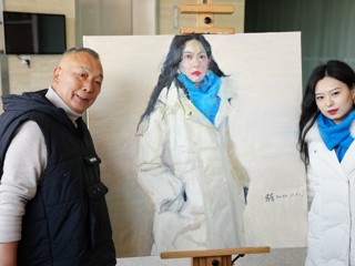 中国美院教授杨参军来永利官网进行油画肖像示范写生