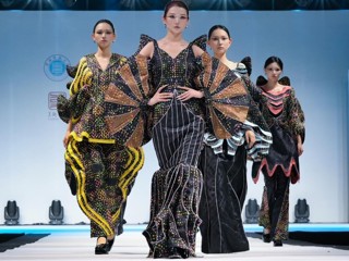 【大思政课·艺术思政】学校举办2026届服装与服饰设计专业毕业展演暨第十六届服装模特大赛